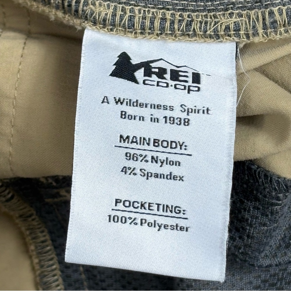 Men's REI Stretch Fabric Expandable Waist Cargo Khaki Colored Shorts 38 Waist - Picture 5 of 8